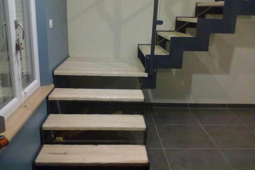 escaliermoderne-metal-intérieur
